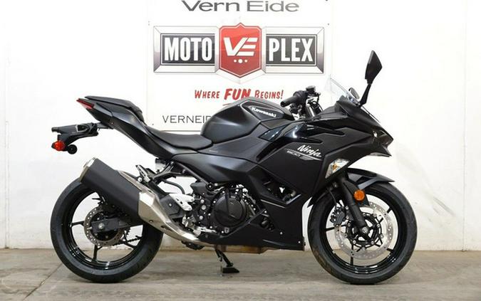 2026 Kawasaki Ninja 500 Metallic Flat Spark Black