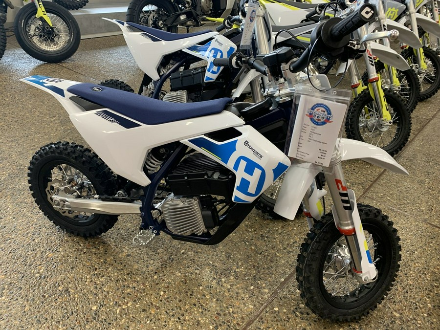 2024 Husqvarna Motorcycles EE 3