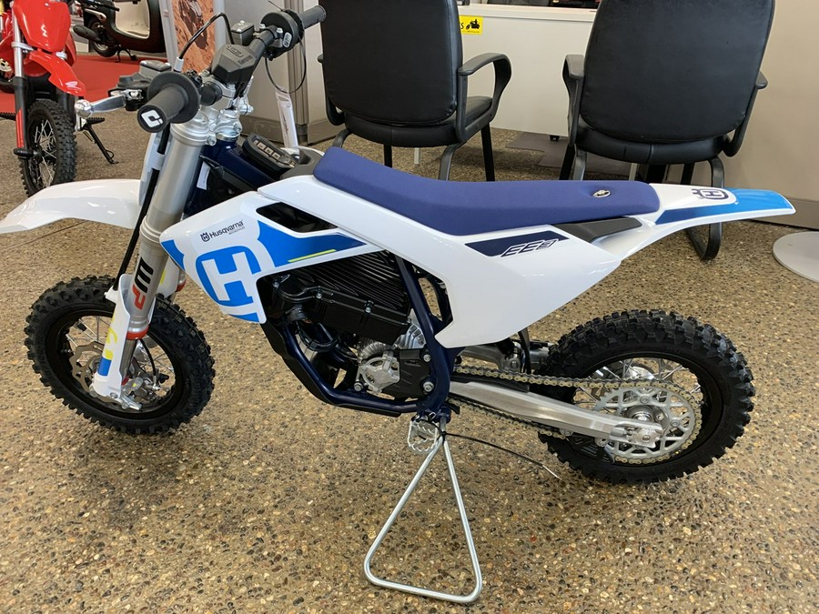 2024 Husqvarna Motorcycles EE 3