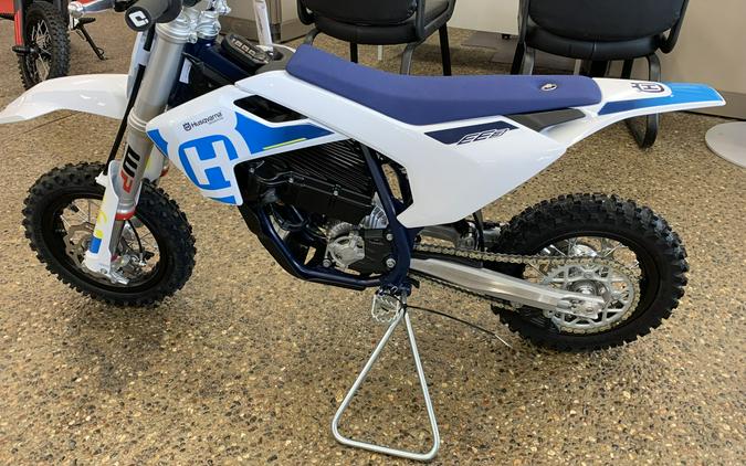 2024 Husqvarna Motorcycles EE 3