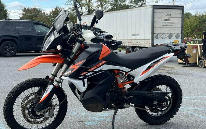 2022 KTM Adventure 890 R