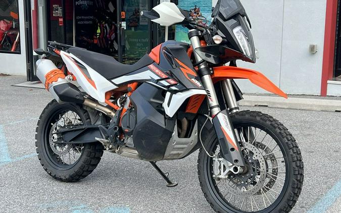 2022 KTM Adventure 890 R