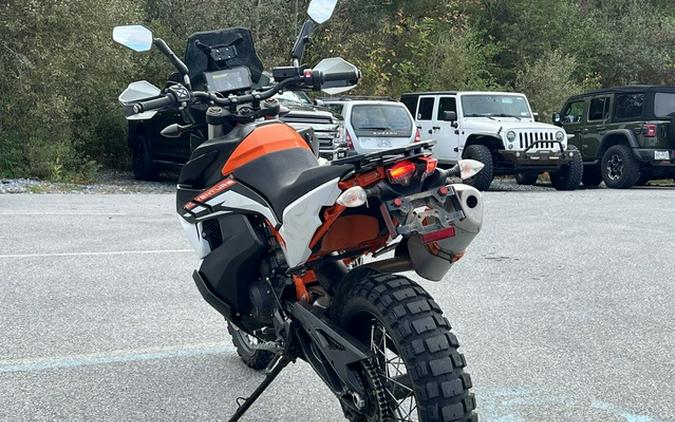 2022 KTM Adventure 890 R