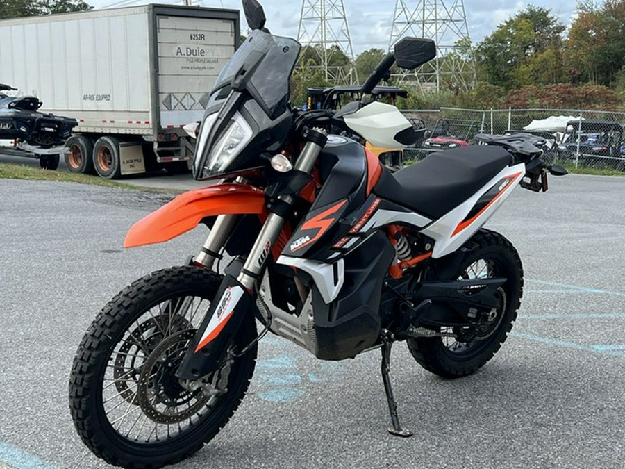 2022 KTM Adventure 890 R