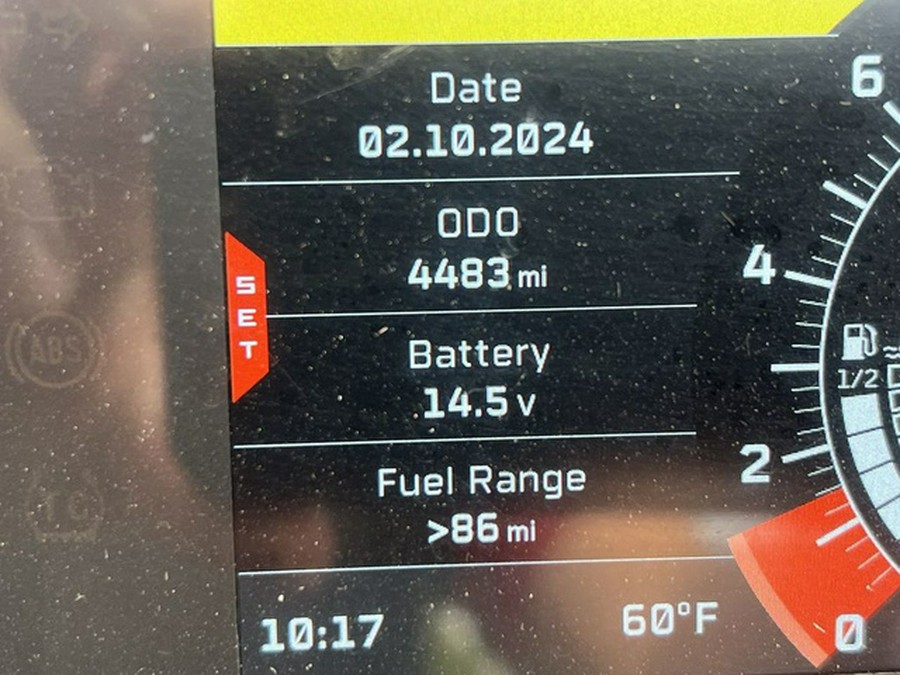 2022 KTM Adventure 890 R