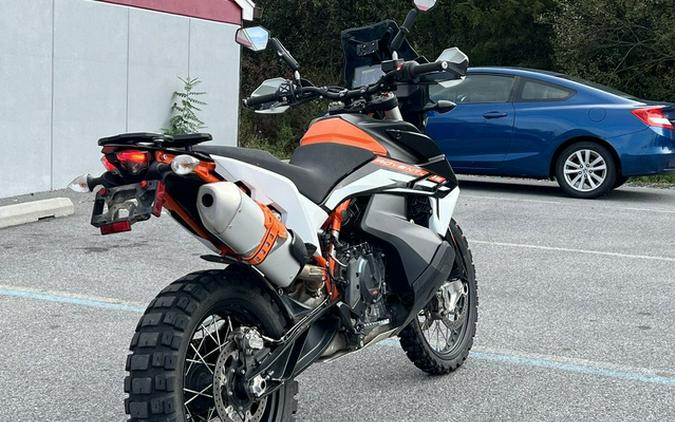 2022 KTM Adventure 890 R