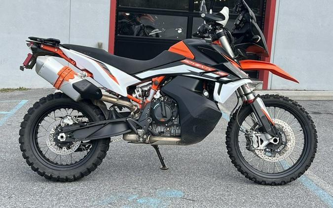 2022 KTM Adventure 890 R