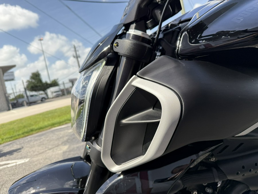 2023 Ducati Diavel V4 Thrilling Black - 01788C