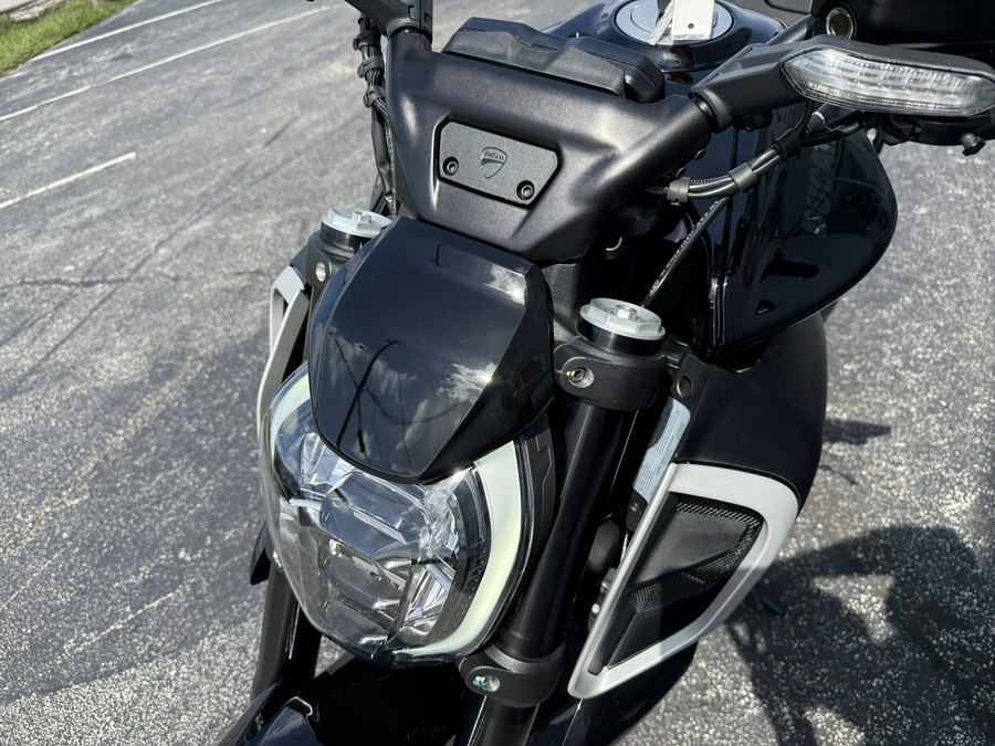 2023 Ducati Diavel V4 Thrilling Black - 01788C
