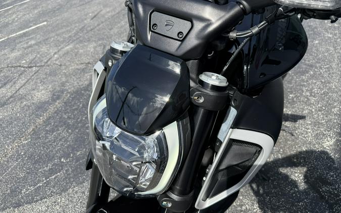 2023 Ducati Diavel V4 Thrilling Black - 01788C