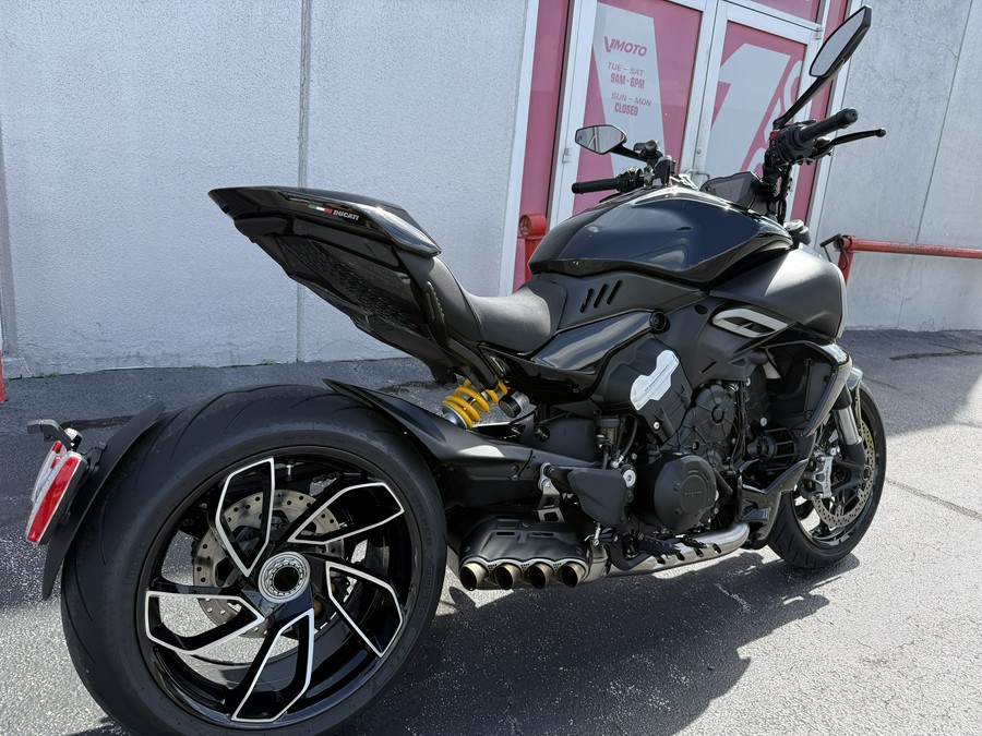 2023 Ducati Diavel V4 Thrilling Black - 01788C