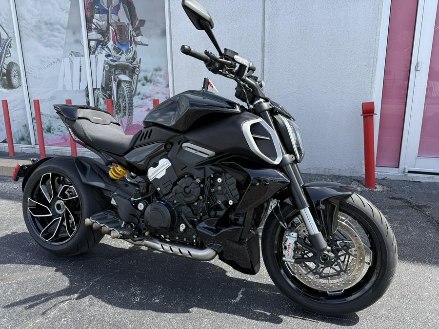 2023 Ducati Diavel V4 Thrilling Black - 01788C