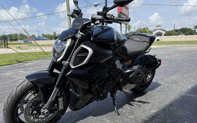 2023 Ducati Diavel V4 Thrilling Black - 01788C