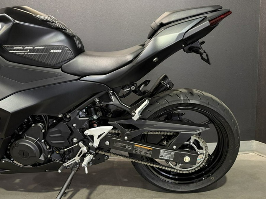 2026 Kawasaki Ninja 500 Metallic Flat Spark Black