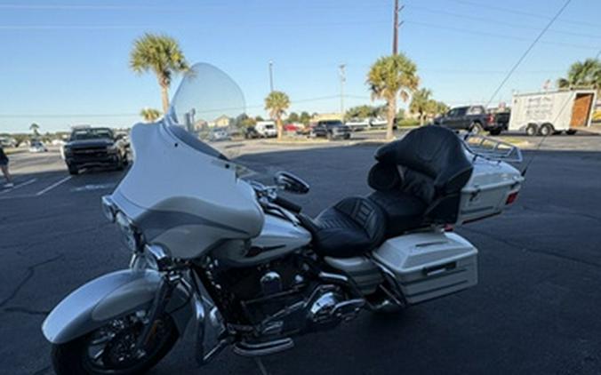 2008 Harley-Davidson FLHTCUSE3 - CVO Ultra Classic Screamin' Eagle Electra Glide