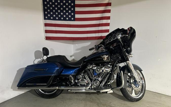 2018 Harley-Davidson Street Glide Legend Blue/Vivid Black