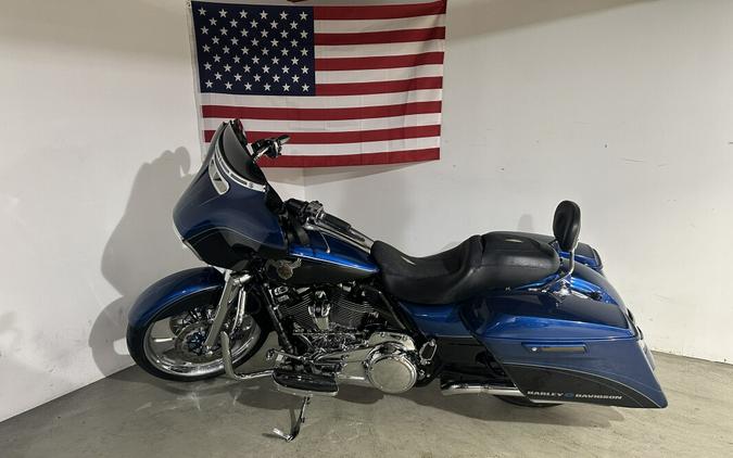 2018 Harley-Davidson Street Glide Legend Blue/Vivid Black