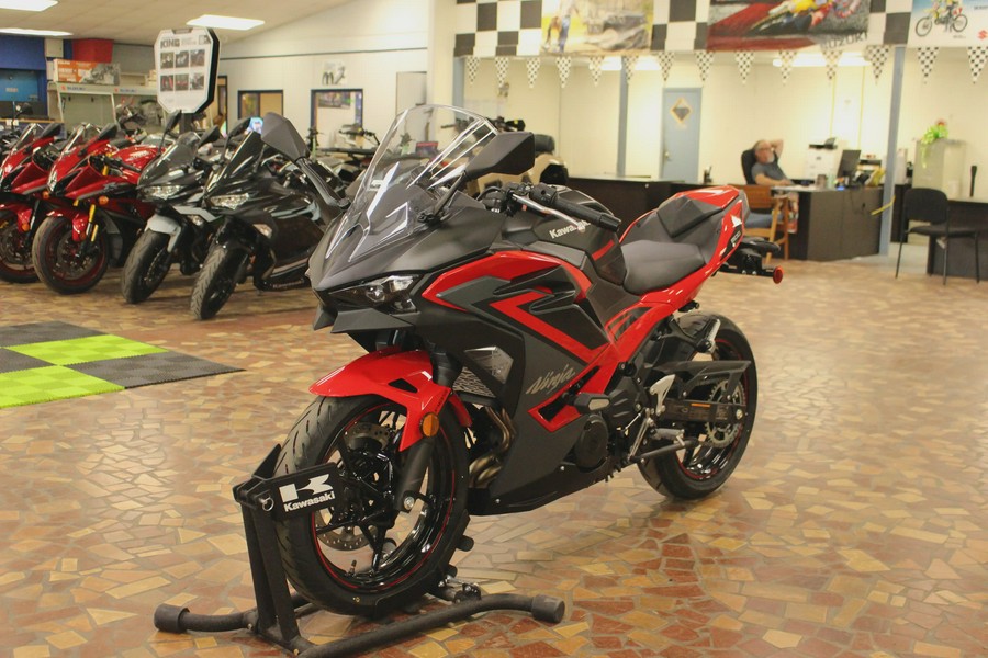 2025 Kawasaki NINJA 500 ABS Passion Red/Metallic Flat Spark Black/Metallic Matte Dark Gray - SDA71933