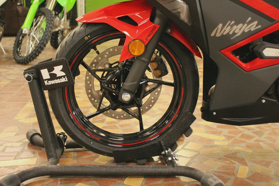 2025 Kawasaki NINJA 500 ABS Passion Red/Metallic Flat Spark Black/Metallic Matte Dark Gray - SDA71933