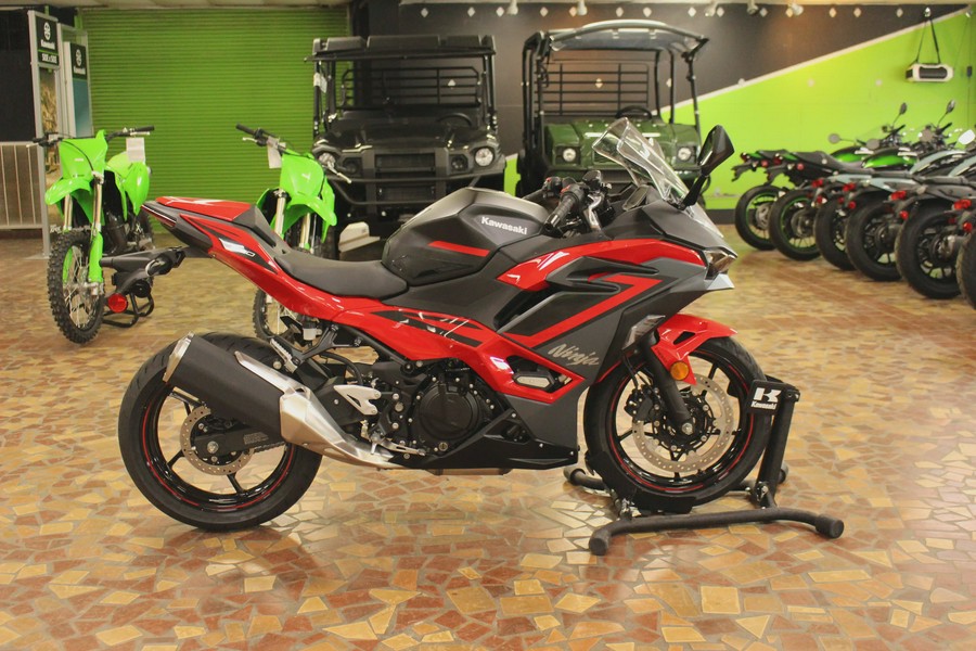2025 Kawasaki NINJA 500 ABS Passion Red/Metallic Flat Spark Black/Metallic Matte Dark Gray - SDA71933