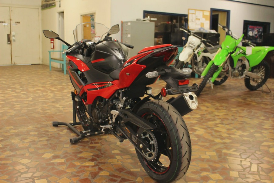 2025 Kawasaki NINJA 500 ABS Passion Red/Metallic Flat Spark Black/Metallic Matte Dark Gray - SDA71933