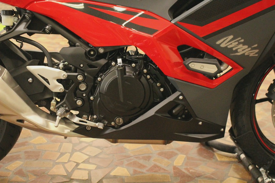 2025 Kawasaki NINJA 500 ABS Passion Red/Metallic Flat Spark Black/Metallic Matte Dark Gray - SDA71933