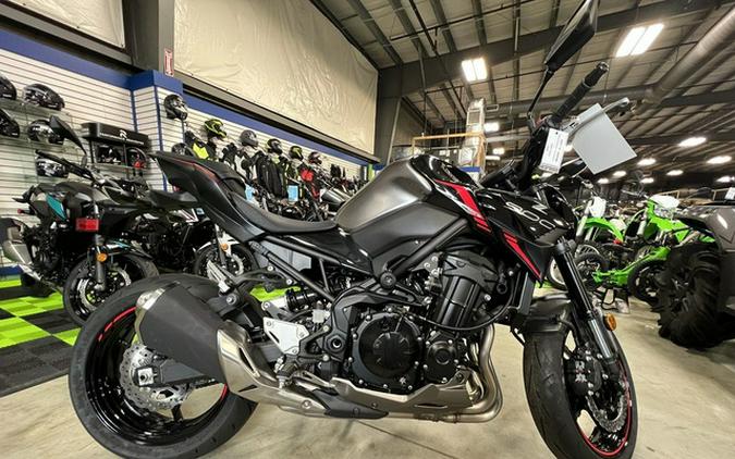 2023 Kawasaki Z900 ABS Metallic Black/Graphite Gray/Flat Black