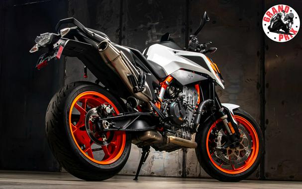 2021 KTM 890 Duke R