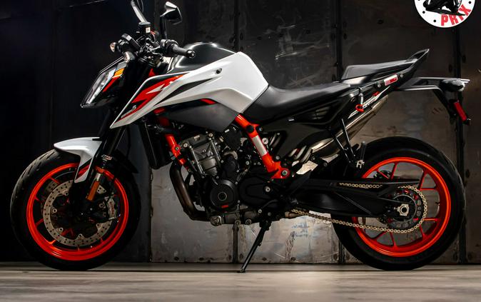 2021 KTM 890 Duke R