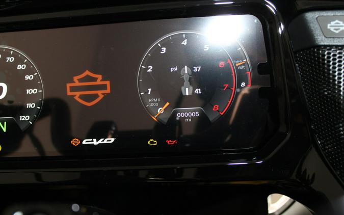 Harley-Davidson® CVO Road Glide ST 2026 FLTRXSTSE 84677611 ELECTRIC COAST W/ PINSTRIPE