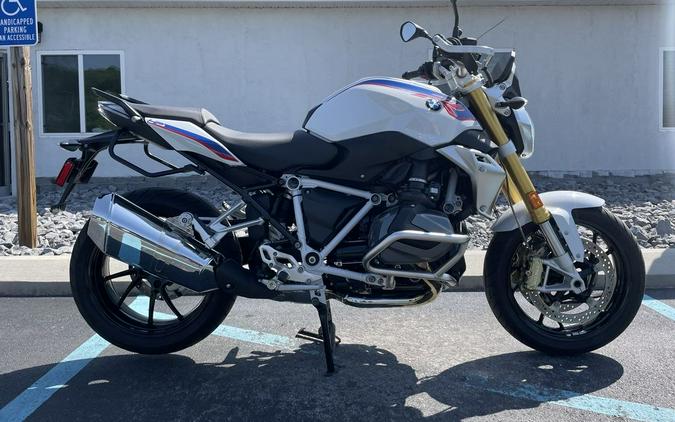 2020 BMW R 1250 R Review with Select Package (21 Fast Facts)