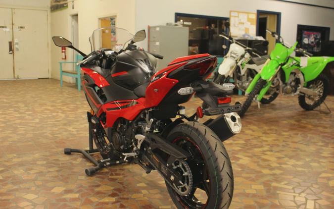 2025 Kawasaki NINJA 500 ABS Passion Red/Metallic Flat Spark Black/Metallic Matte Dark Gray - SDA71975