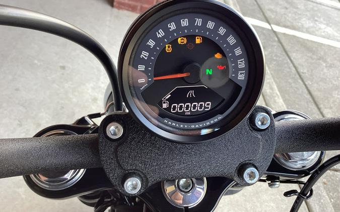2026 Harley-Davidson® Street Bob® Dark Billiard Gray Chrome Cast Wheels