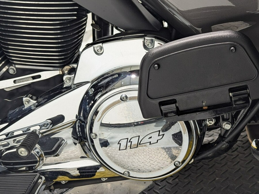 2023 Harley-Davidson® Tri Glide® Ultra Gray Haze/Silver Fortune