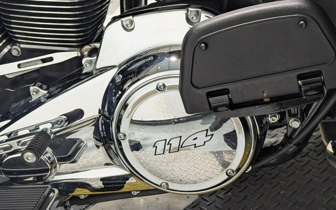 2023 Harley-Davidson® Tri Glide® Ultra Gray Haze/Silver Fortune
