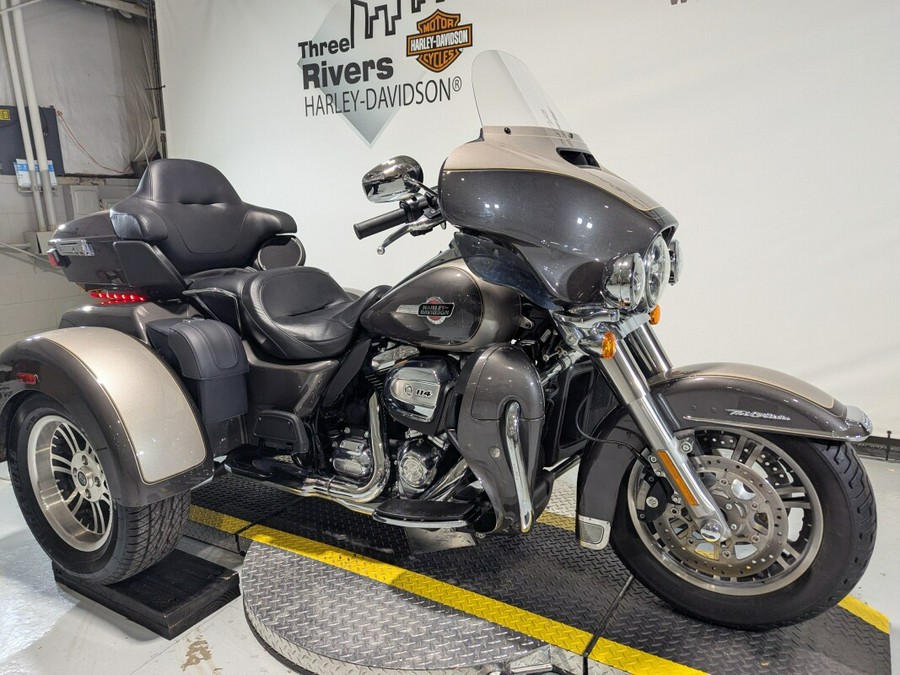 2023 Harley-Davidson® Tri Glide® Ultra Gray Haze/Silver Fortune