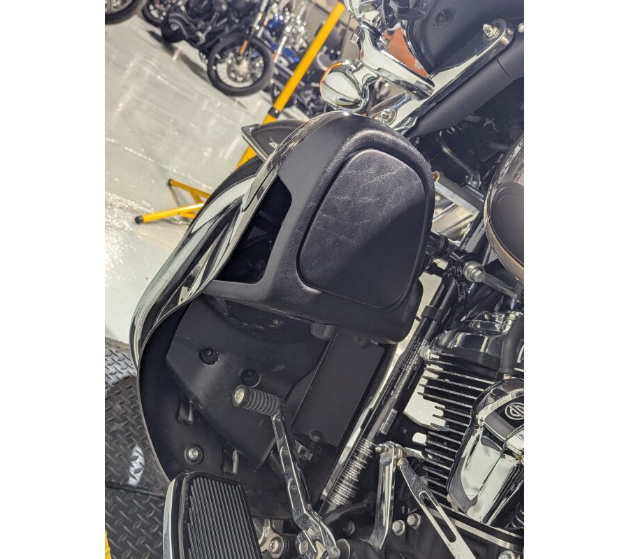 2023 Harley-Davidson® Tri Glide® Ultra Gray Haze/Silver Fortune