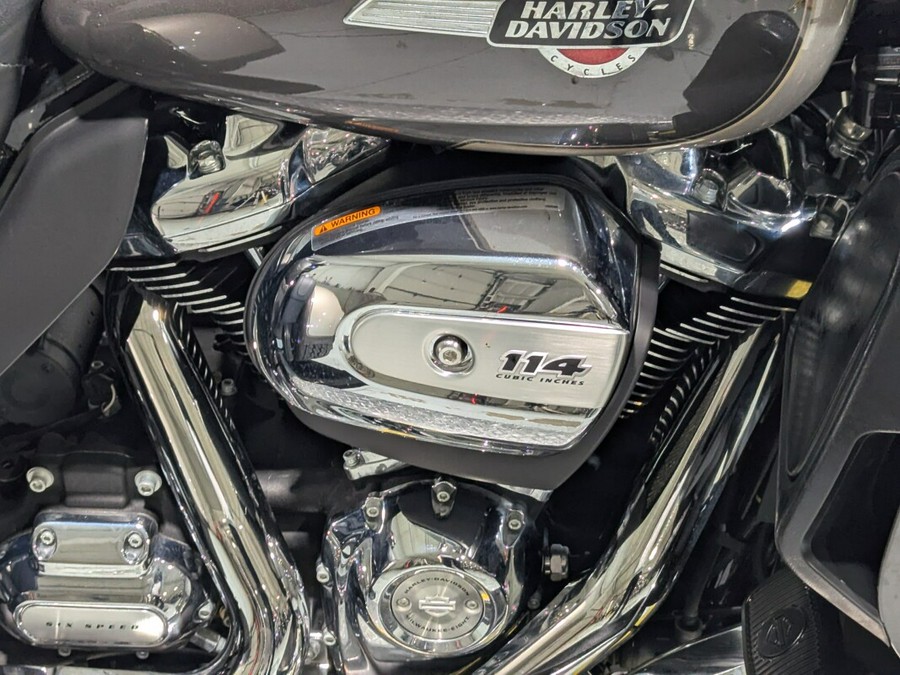 2023 Harley-Davidson® Tri Glide® Ultra Gray Haze/Silver Fortune