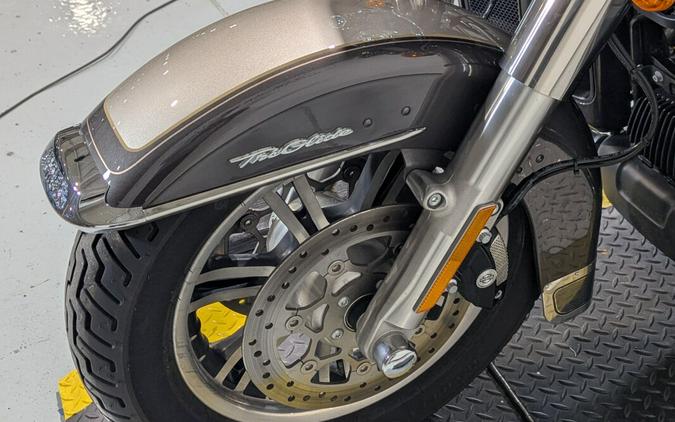 2023 Harley-Davidson® Tri Glide® Ultra Gray Haze/Silver Fortune