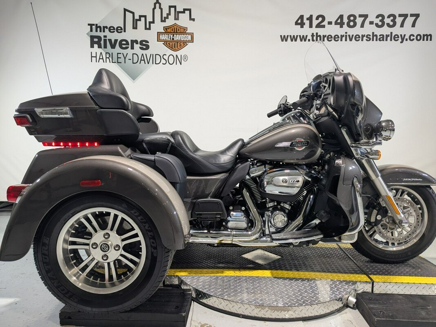 2023 Harley-Davidson® Tri Glide® Ultra Gray Haze/Silver Fortune