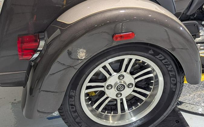 2023 Harley-Davidson® Tri Glide® Ultra Gray Haze/Silver Fortune