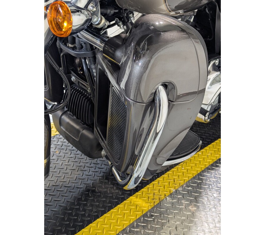 2023 Harley-Davidson® Tri Glide® Ultra Gray Haze/Silver Fortune