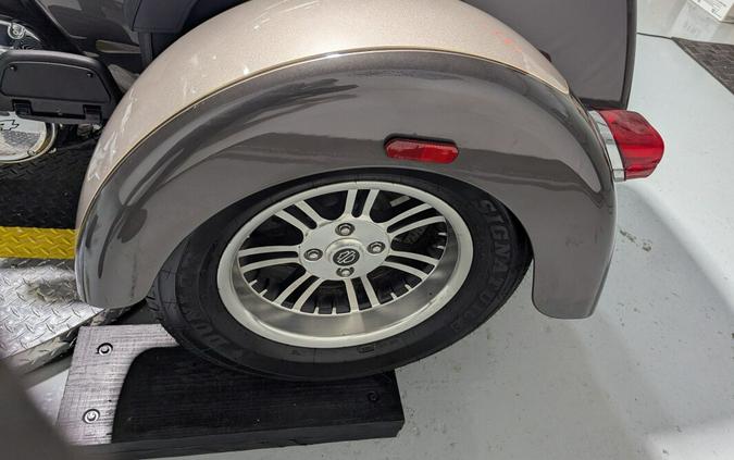 2023 Harley-Davidson® Tri Glide® Ultra Gray Haze/Silver Fortune