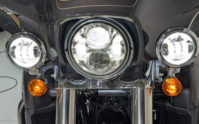 2023 Harley-Davidson® Tri Glide® Ultra Gray Haze/Silver Fortune