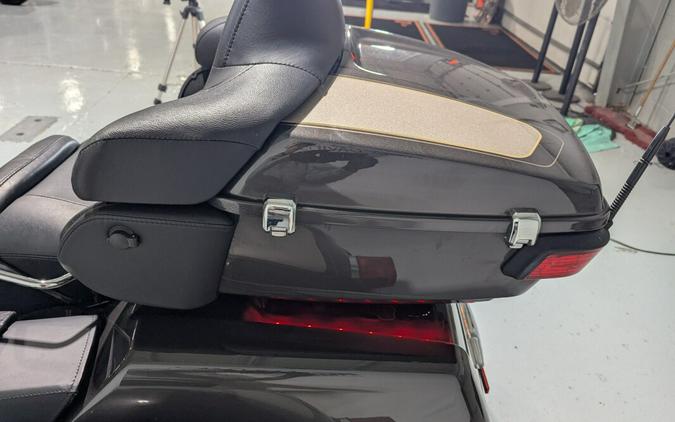 2023 Harley-Davidson® Tri Glide® Ultra Gray Haze/Silver Fortune