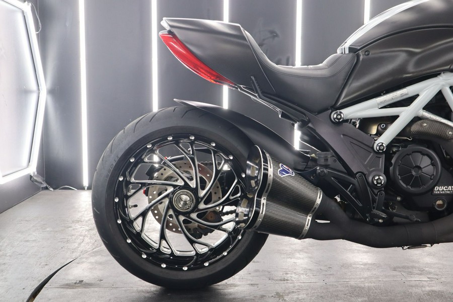 2015 Ducati Diavel Carbon