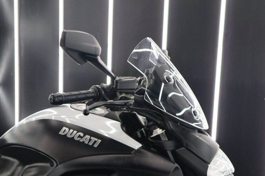 2015 Ducati Diavel Carbon