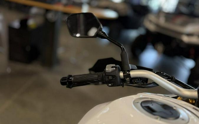 2025 Suzuki V-Strom 800DE Adventure