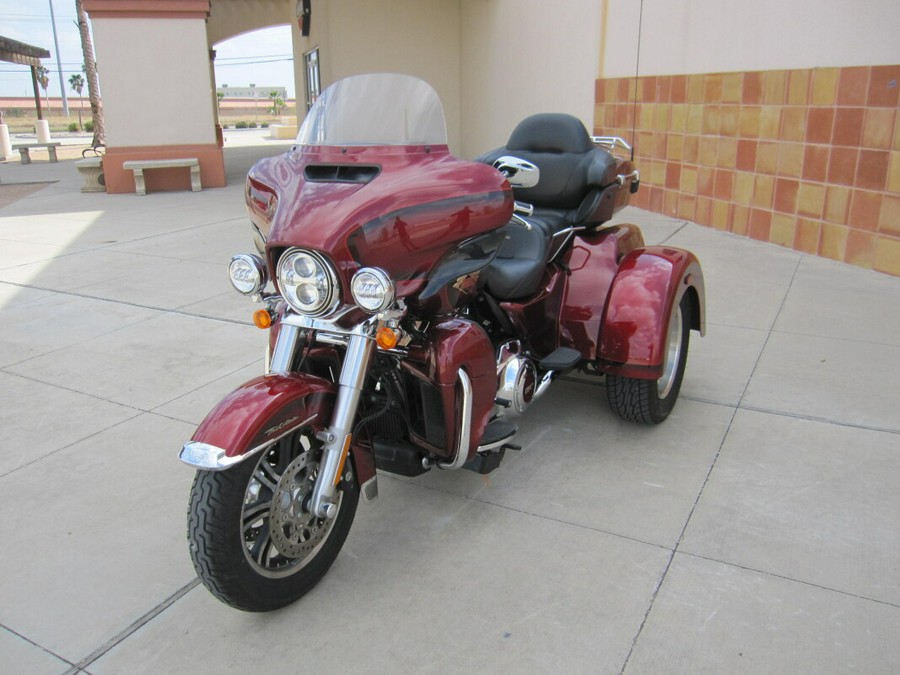 2023 Harley-Davidson Tri Glide Ultra Heirloom Red Fade