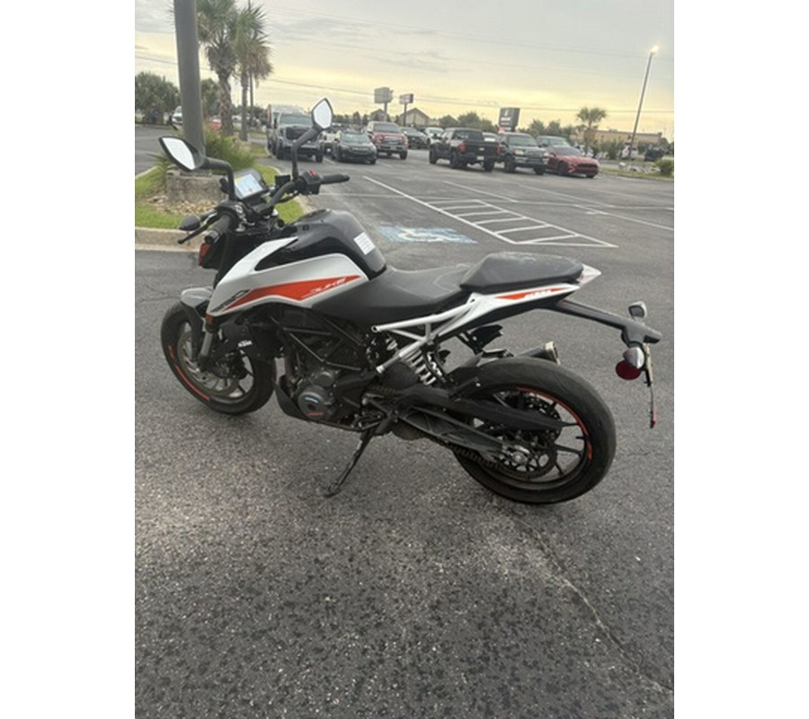 2022 KTM Duke 390